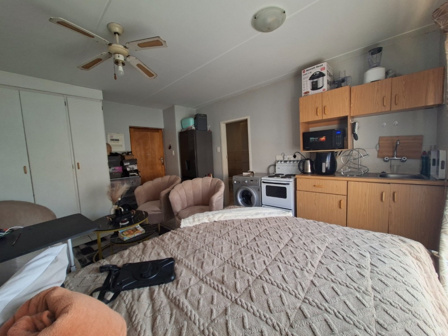 1 Bedroom Property for Sale in Kannoniers Park North West